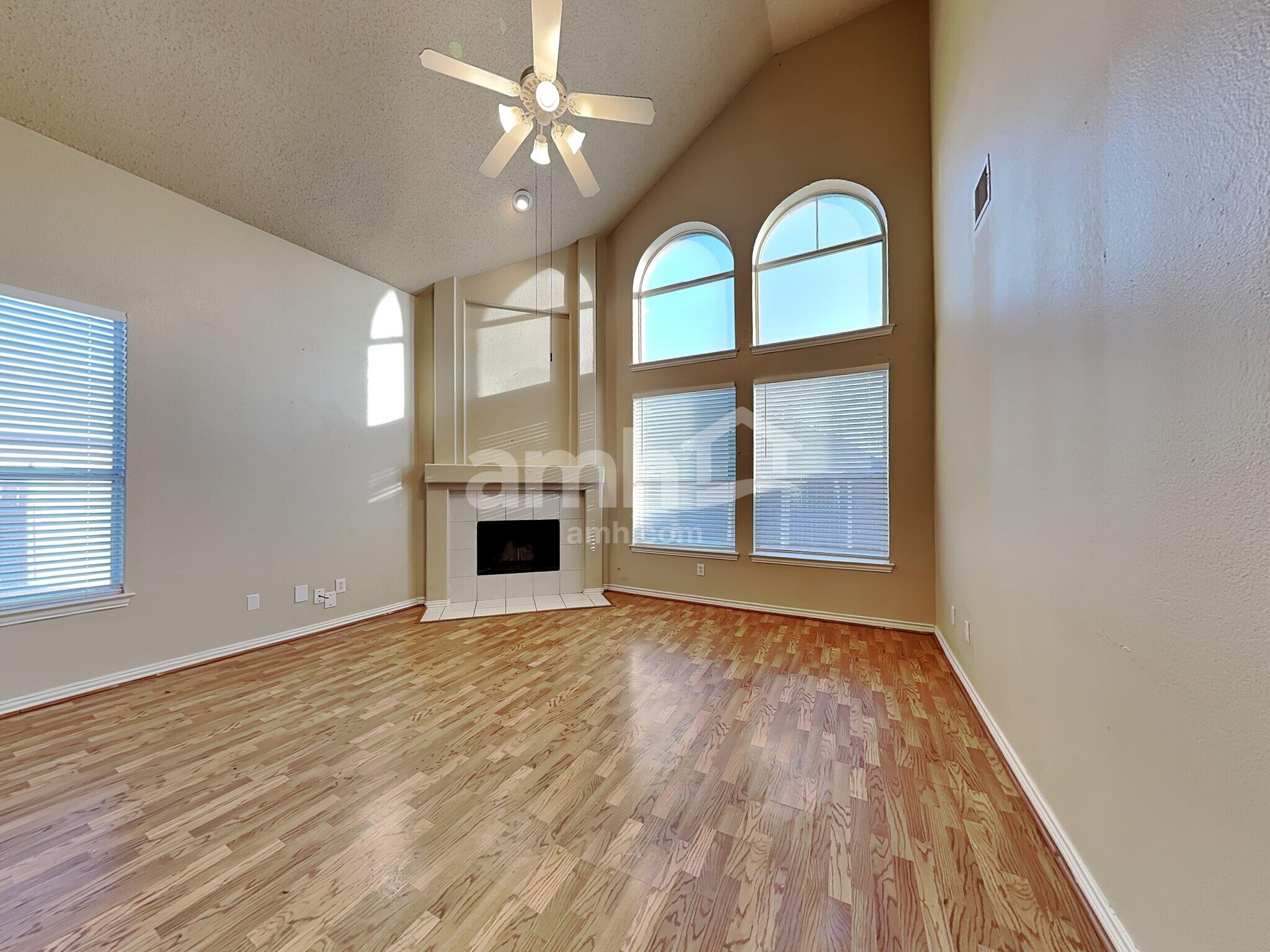 Building Photo - 2306 Valley Creek Dr