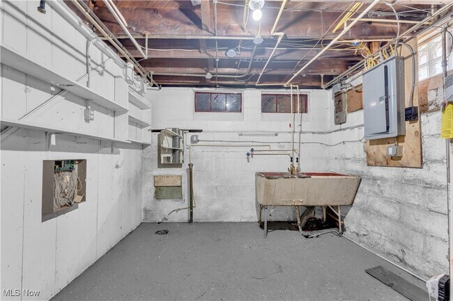 Building Photo - 15904 Invermere Ave