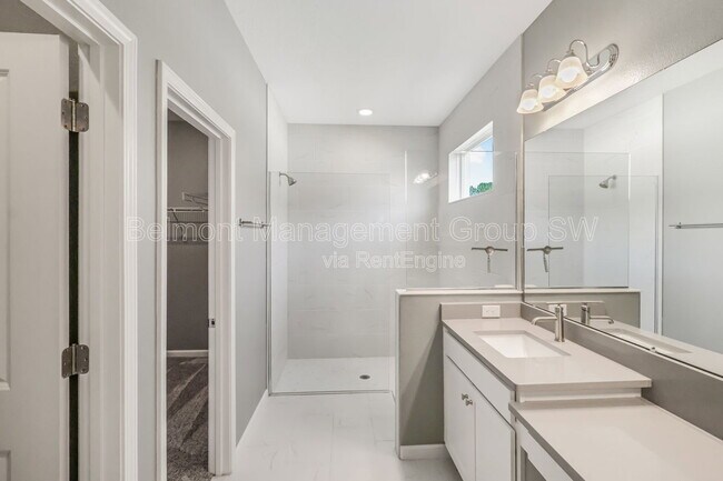 Building Photo - 30053 Island Club Dr