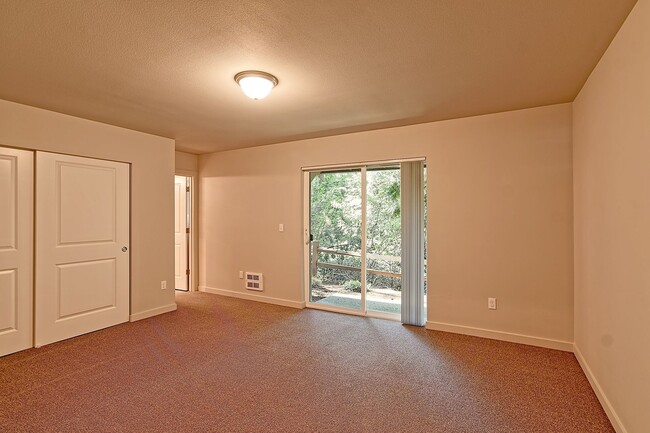Building Photo - Luxury 4 Bdrm Townhome - Dual Primary Suites!