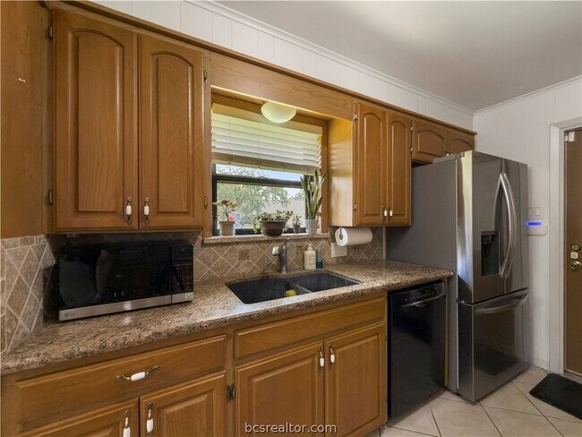 Building Photo - 2525 Willow Bend Dr