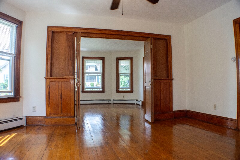 Building Photo - 337 Stanley St