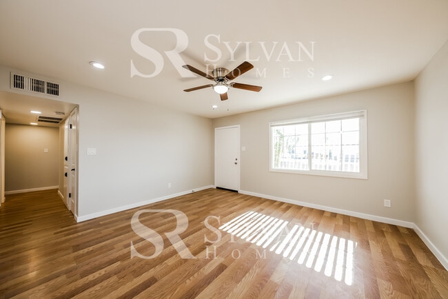 Building Photo - This lovely home is ready for your personal touch!