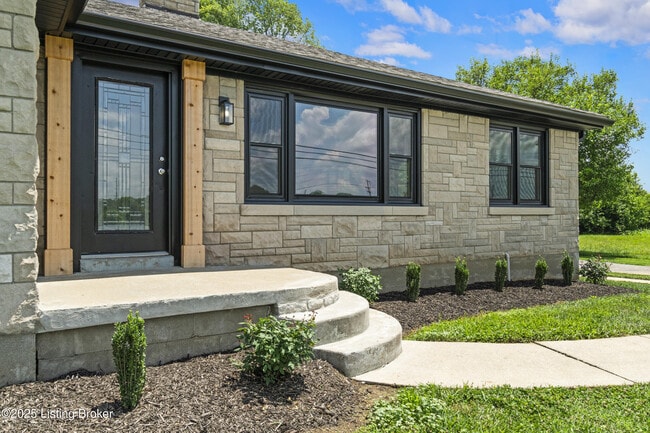 Building Photo - 8002 Watterson Trail