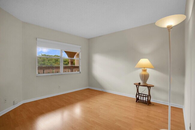 Building Photo - 1605 Abaco Dr