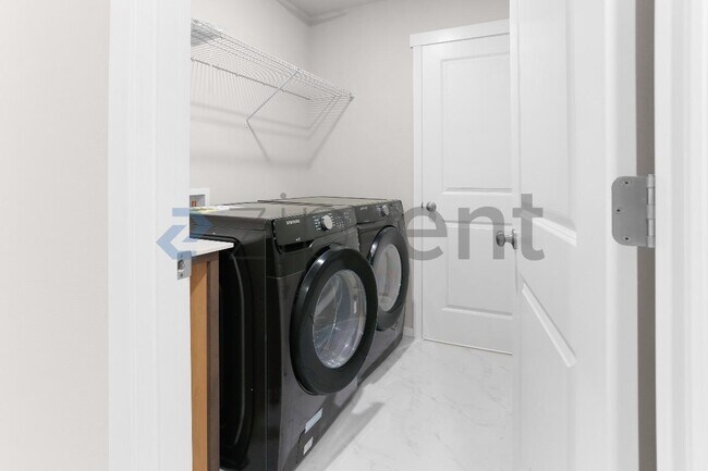 Building Photo - Unit