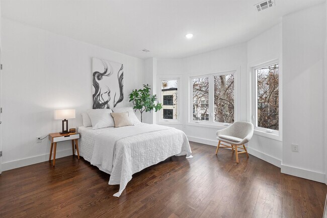 Building Photo - 111 Charles St