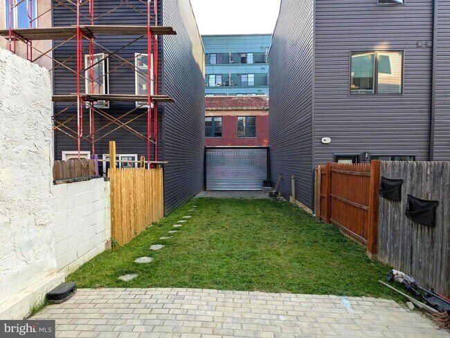 Building Photo - 2058 E Susquehanna Ave