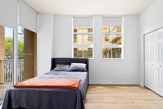 Building Photo - 3001 NE 185th St