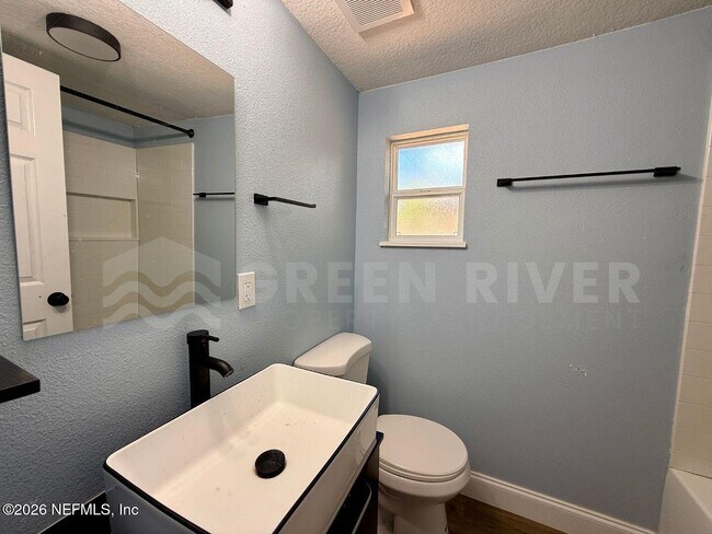 Building Photo - 403 Highland Ave S