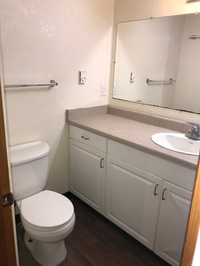 Building Photo - Spacious 1BR w/ Off-Street Parking | Quiet 4-Unit Building + Pet Friendly