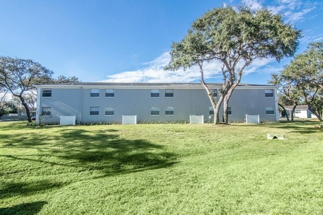 Building Photo - Newly Renovated and Remodeled - 2 Bedroom 1 Bath for Lease in Brandon, FL