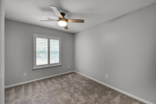 Building Photo - 23 Alderon Woods Pl