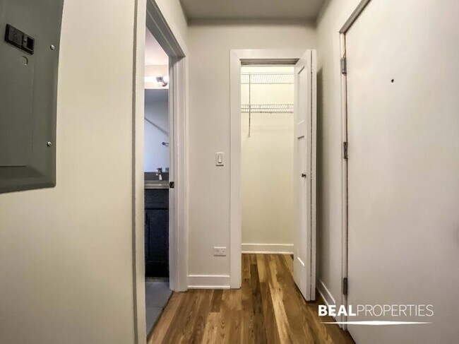 Building Photo - 0 bedroom in CHICAGO IL 60625