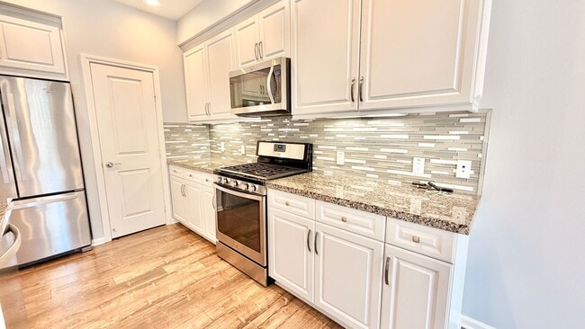 Building Photo - Beautiful, Like New, End Unit Condo in Resort Like Living Community off Temecula's South 79!
