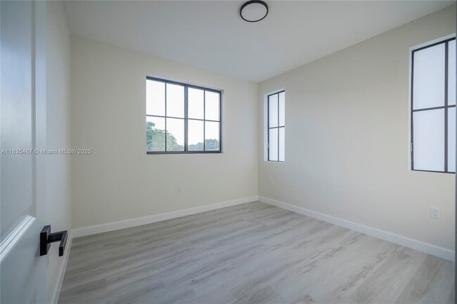 Building Photo - 18020 SW 103rd Ave