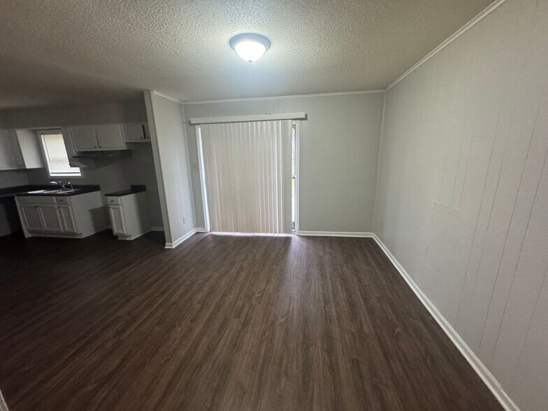 Building Photo - 5021 Appleville St