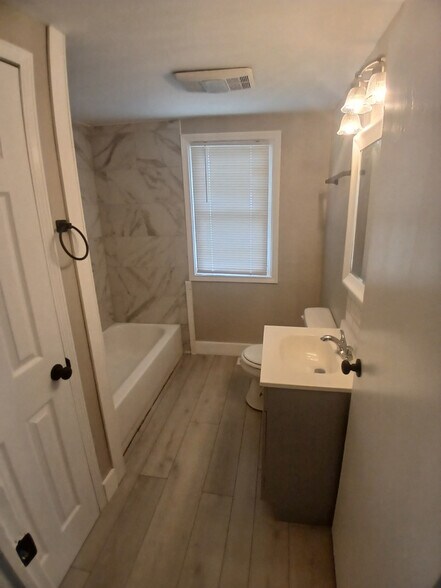 Primary Photo - 2301 N Rosewood Ave