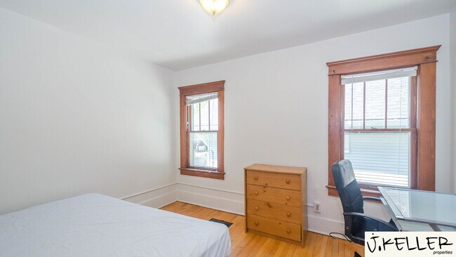 Building Photo - 931 Dewey Ave