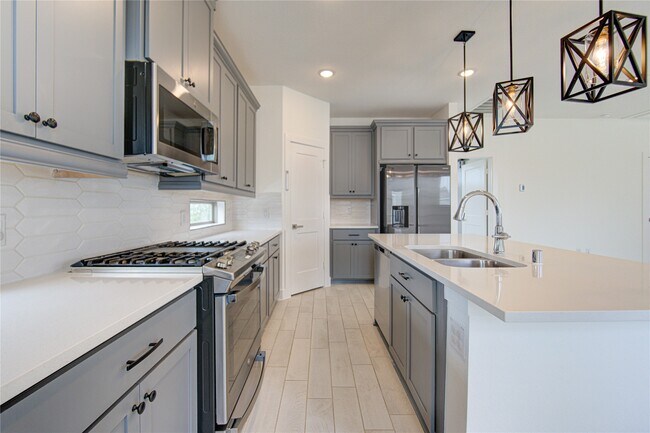 Building Photo - 18815 River Overlook Ct