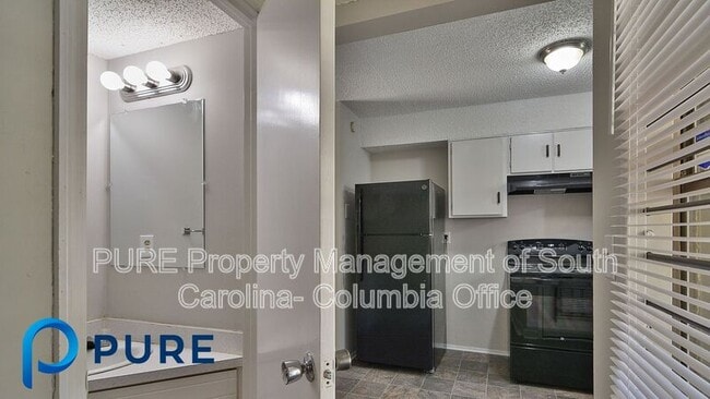 Building Photo - 521 Hickory Hill Dr