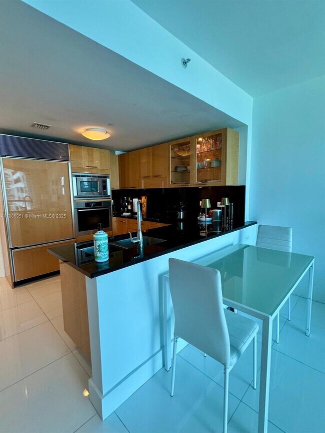Building Photo - 6801 Collins Ave