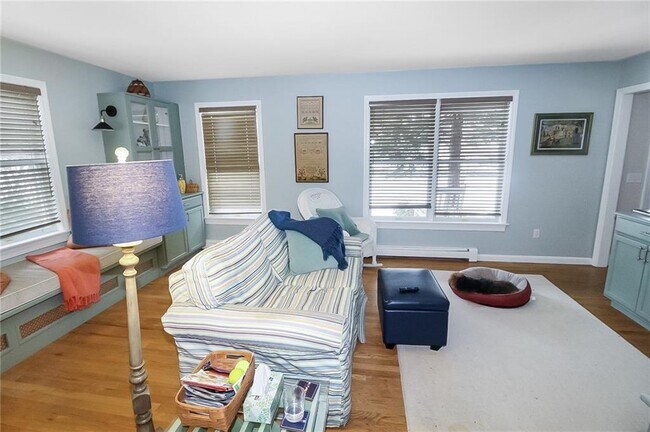 Building Photo - 641 Middle Rd