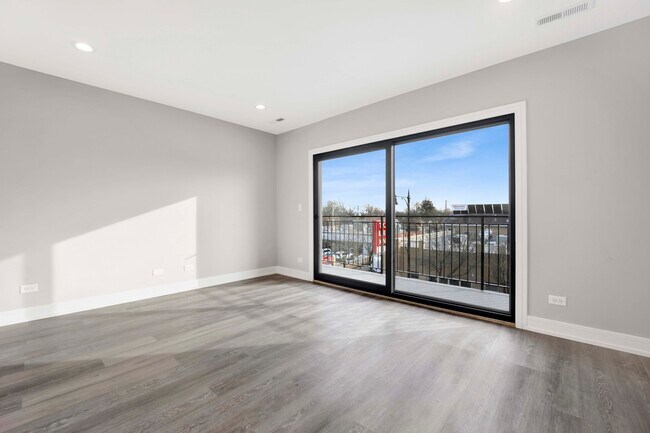 Building Photo - 5420 W Belmont Ave