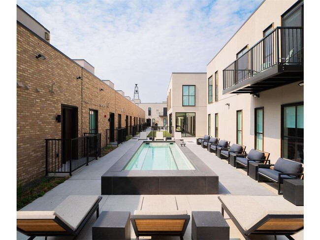 Building Photo - 100 West Dr