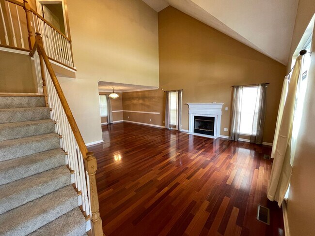 Building Photo - 3914 Stone Hollow Dr