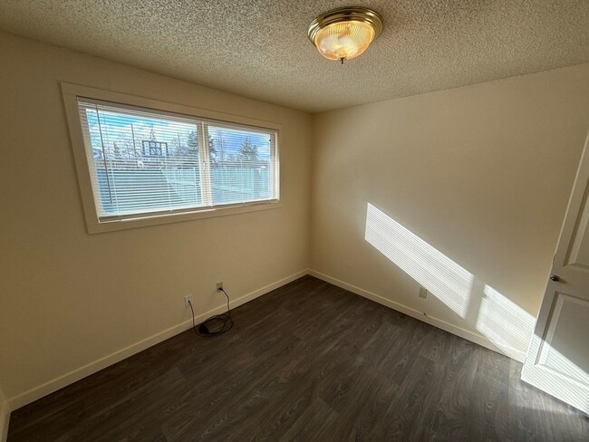 Building Photo - 411 E 3rd St