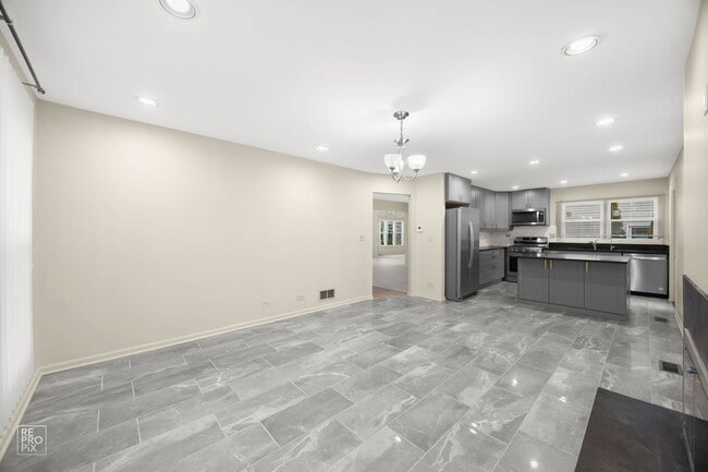 Building Photo - 1002 Hobson Dr