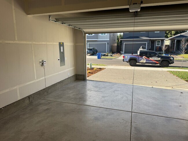 Building Photo - Amazing 3 bedroom Brand new home!!