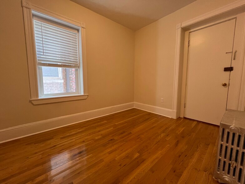 Building Photo - 1563 Beacon St