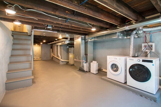 Building Photo - Renovated South Philadelphia Rowhome