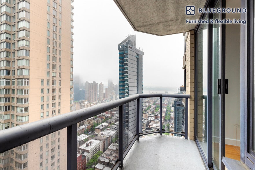 Building Photo - 235 W 48th St
