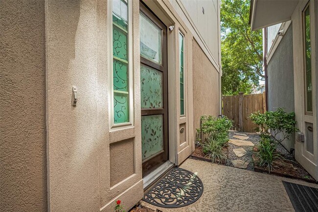 Building Photo - 11007 Acorn Falls Dr