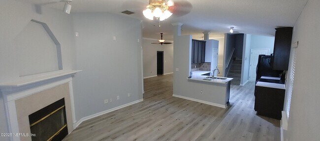 Building Photo - 2155 S Cranbrook Ave