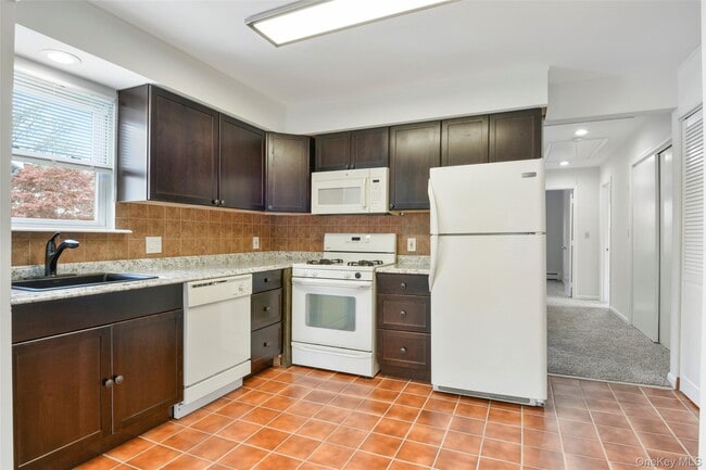 Building Photo - 545 Stanley Ave