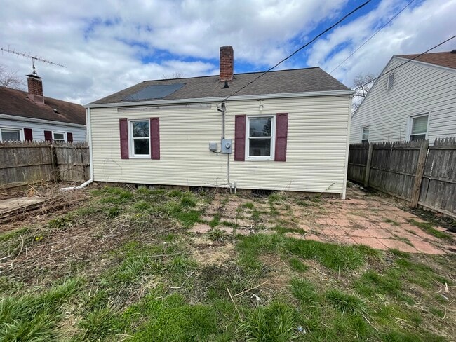 Building Photo - 921 NW D St