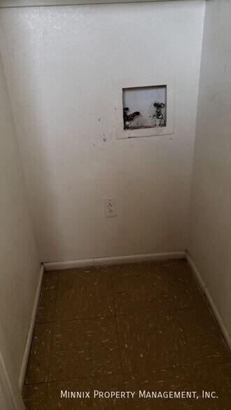 Building Photo - 619 S Crosby St