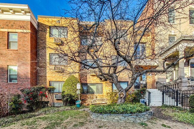 Building Photo - 1341 Clifton St NW