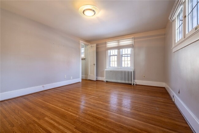 Building Photo - 305 Castlebar Rd