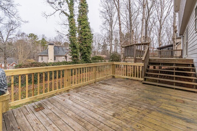 Building Photo - Welcome to this stunning 4-bedroom, 3-bathroom home located in the vibrant neighborhood of Kriste...