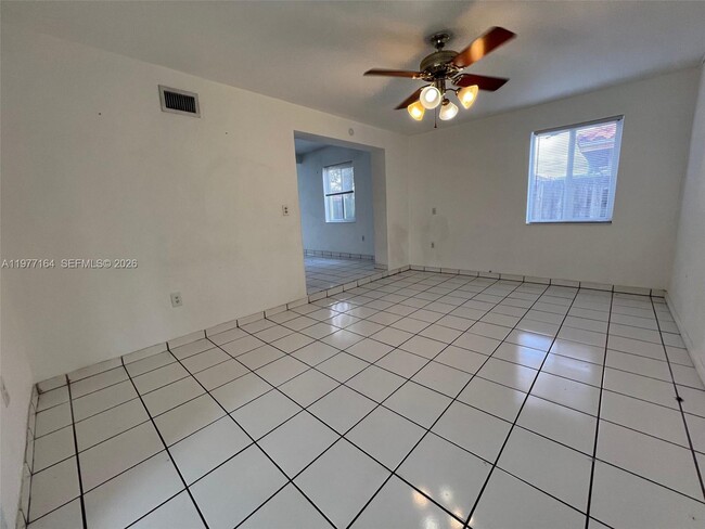 Building Photo - 425 SW 64th Ct