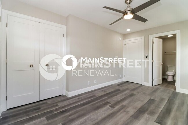 Building Photo - 2 Bedroom Pet-Friendly Home in St. Petersb...