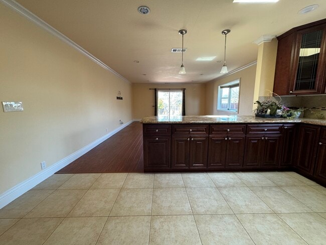 Building Photo - 6003 Prospect Rd