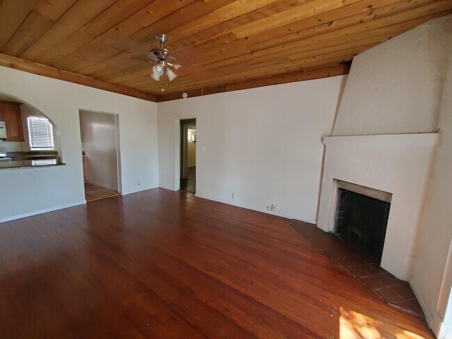 Building Photo - 301 Central Dr