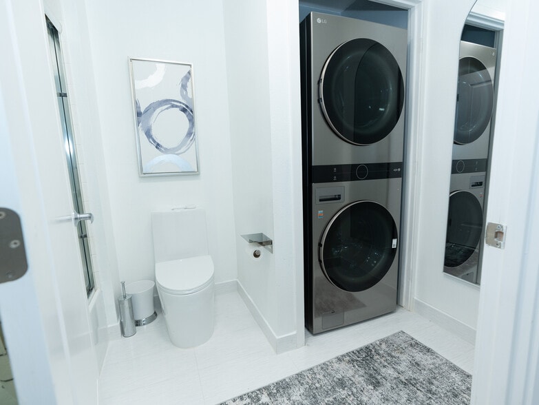 Building Photo - 88 King St