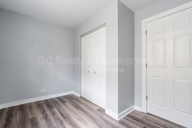 Building Photo - 2928 N Ridgeway Ave